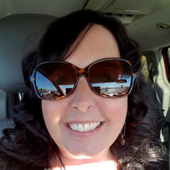 Meet your Posher, Tonya - Picture 1 of 1